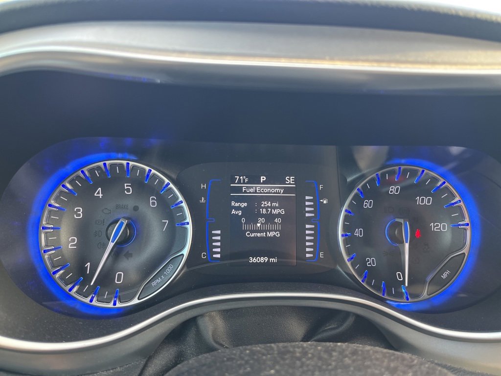 2018 Chrysler Pacifica Touring L photo 2