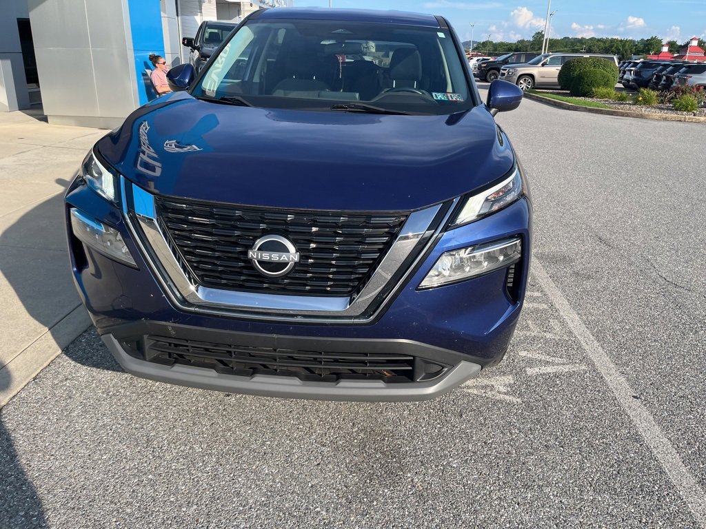 2022 Nissan Rogue SV photo 2