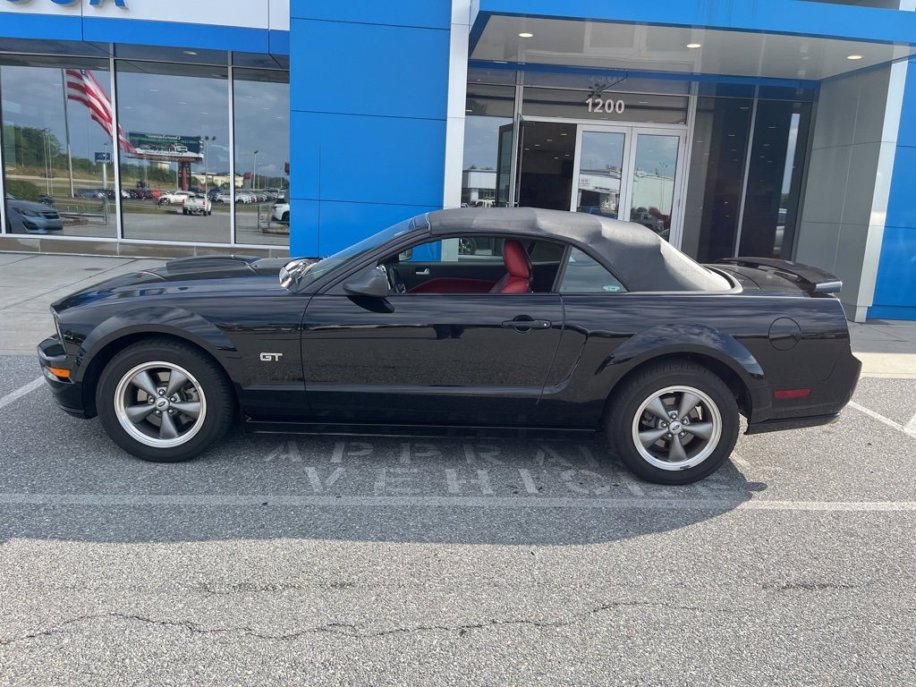 2006 Ford Mustang Convertible photo 3