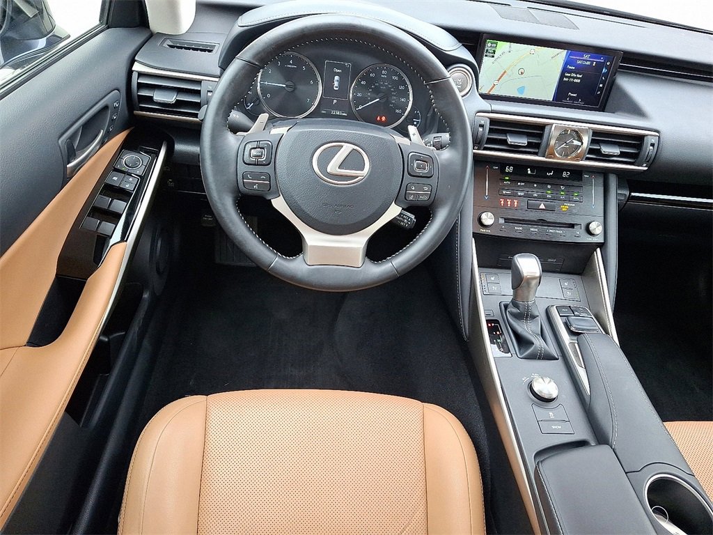 2018 Lexus IS 300 photo 2