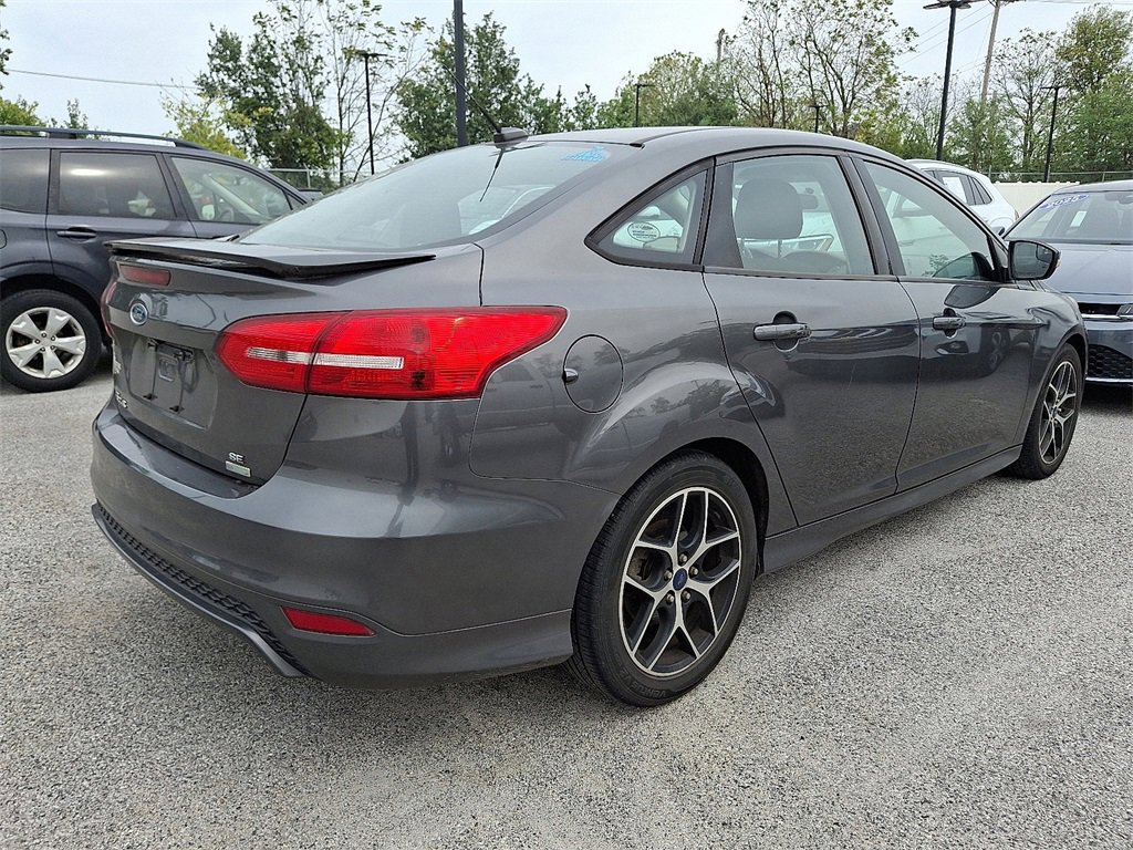 2015 Ford Focus SE photo 3