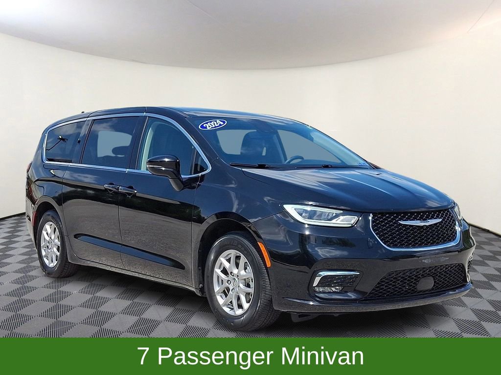 2024 Chrysler Pacifica Touring L's photo