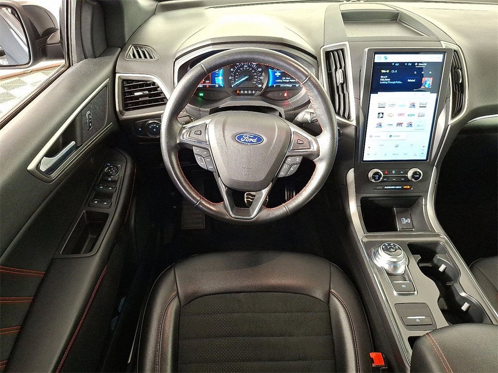 2022 Ford Edge Titanium photo 2