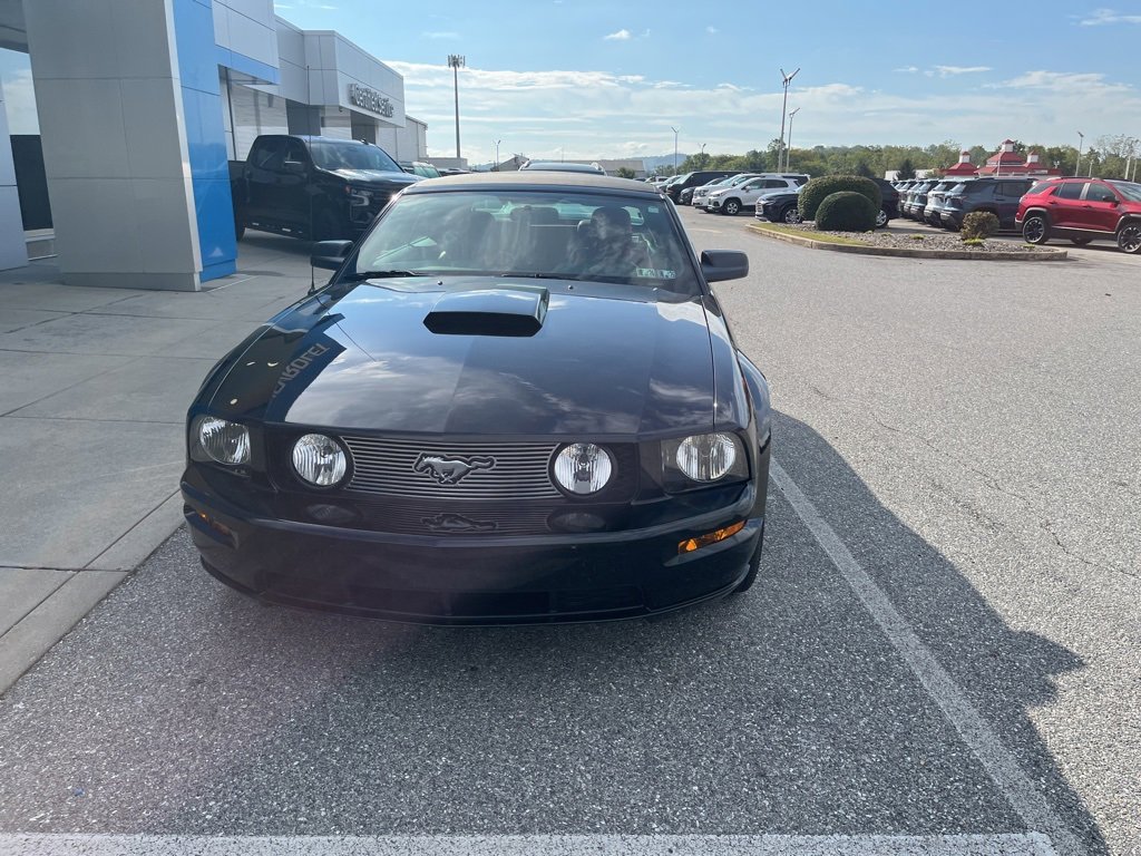 2006 Ford Mustang Convertible photo 2