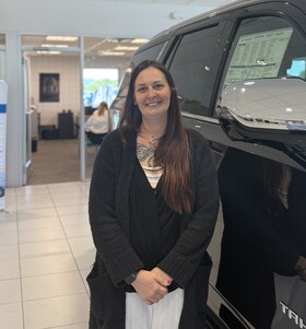 Staff member NICOLE FERNAAYS from ID_91bd72f69077