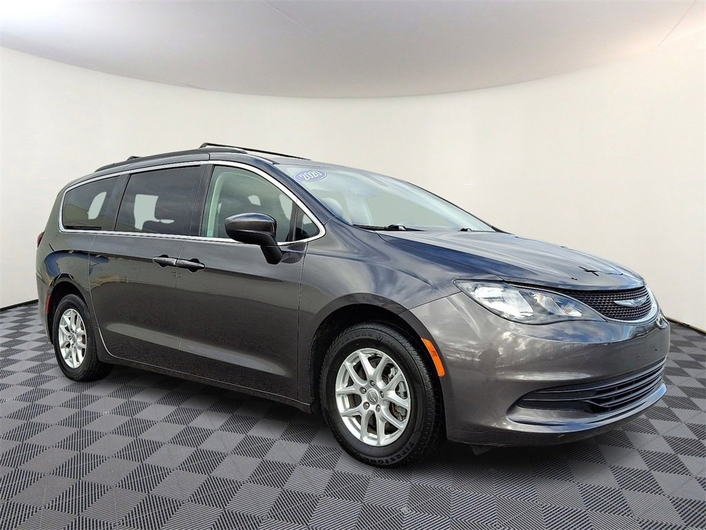 2020 Chrysler Voyager's photo