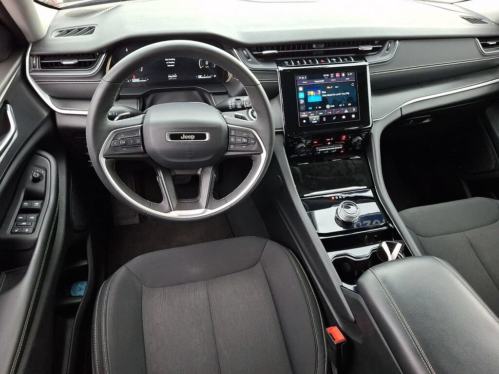 Used 2023 Jeep Grand Cherokee Laredo SUV