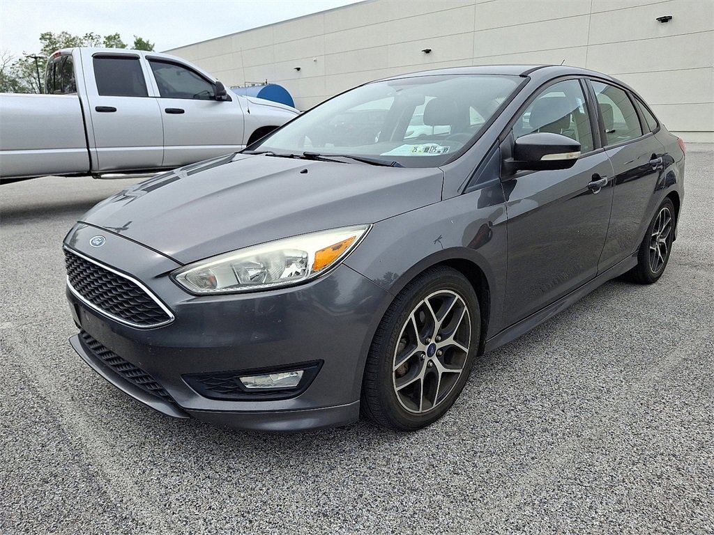 2015 Ford Focus SE photo 2