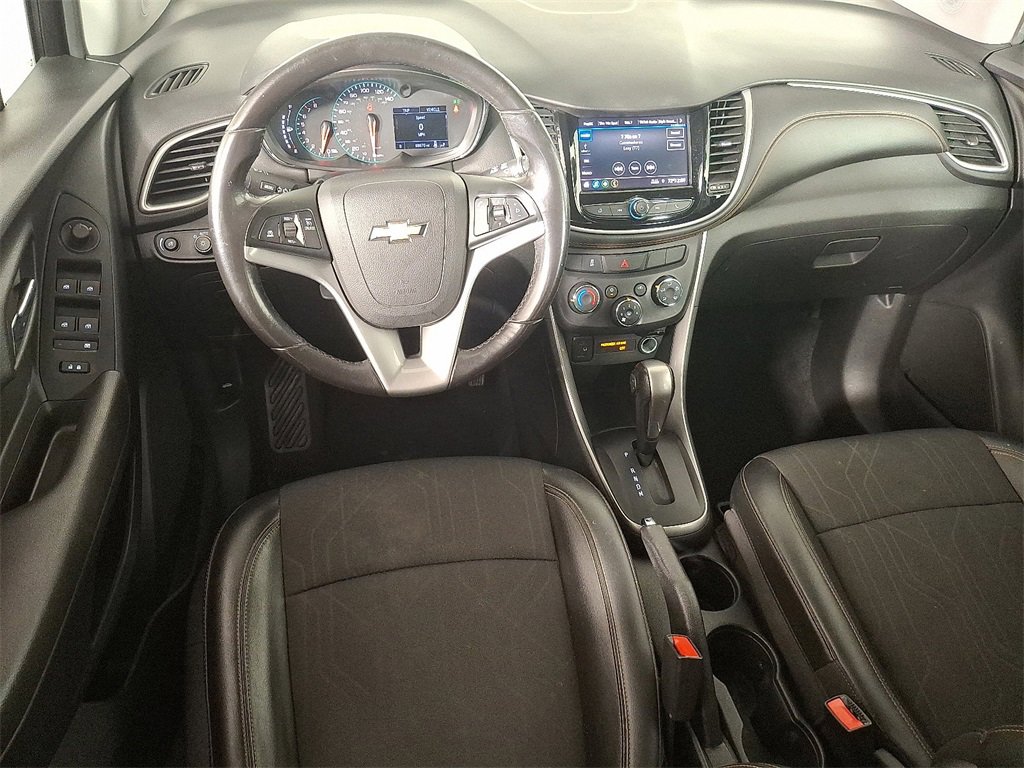 2020 Chevrolet Trax LT photo 2
