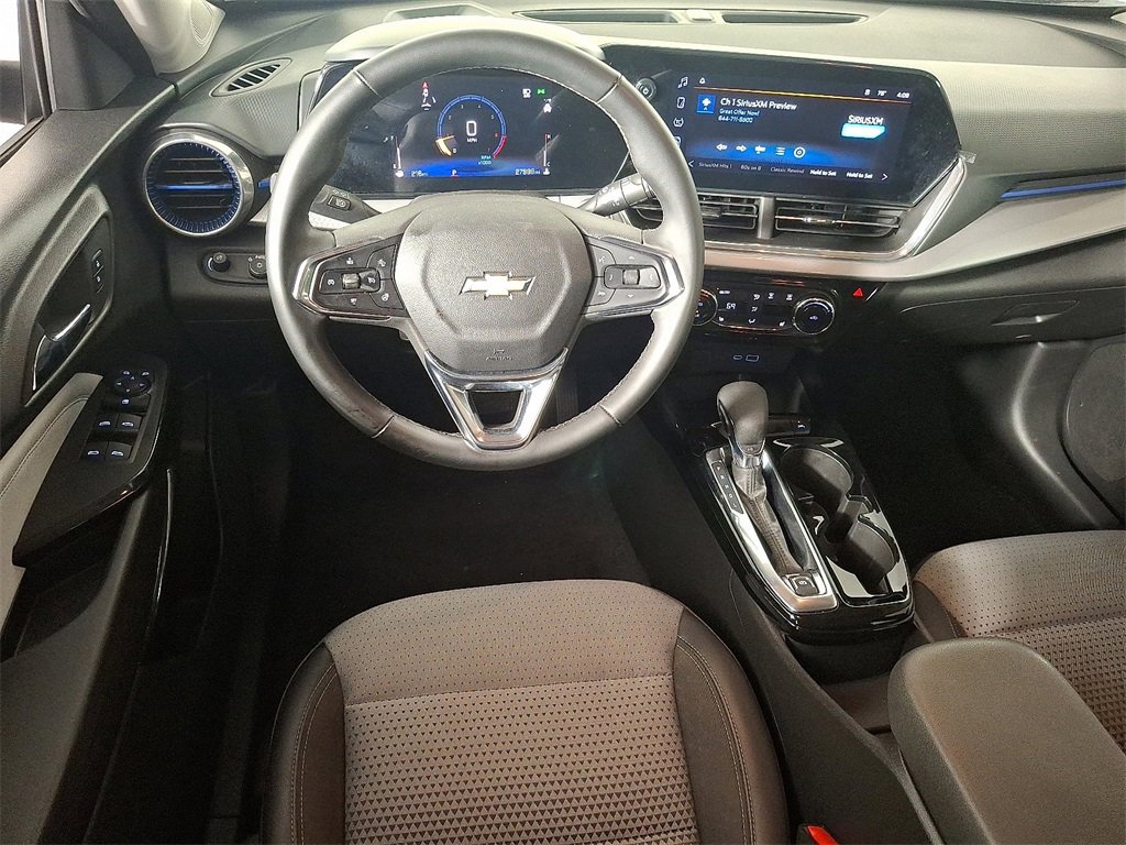 2024 Chevrolet Trax LT photo 2