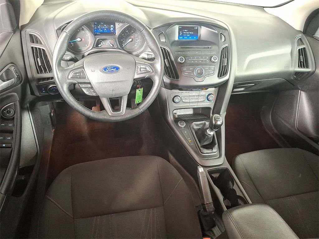 2015 Ford Focus SE photo 2