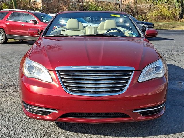 2014 Chrysler 200 Touring photo 4