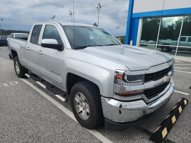 2019 Chevrolet Silverado LT photo 2