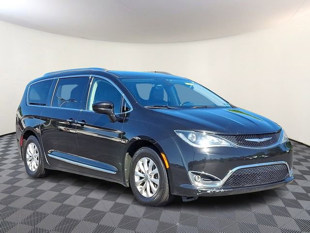 2018 Chrysler Pacifica Touring L's photo