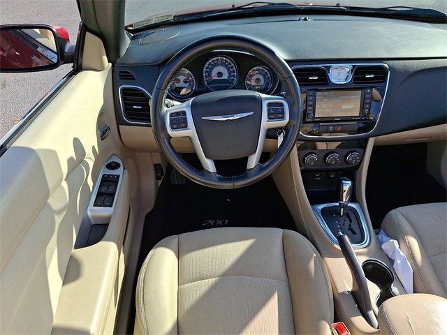 2014 Chrysler 200 Touring photo 2