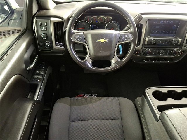 2019 Chevrolet Silverado LT photo 2