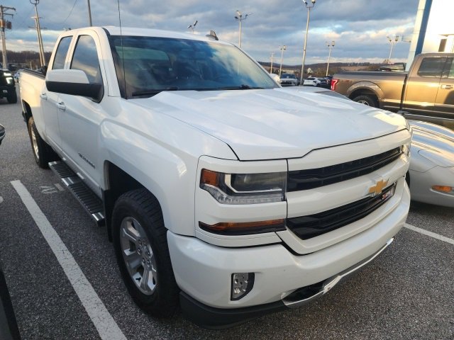 2019 Chevrolet Silverado LT photo 2