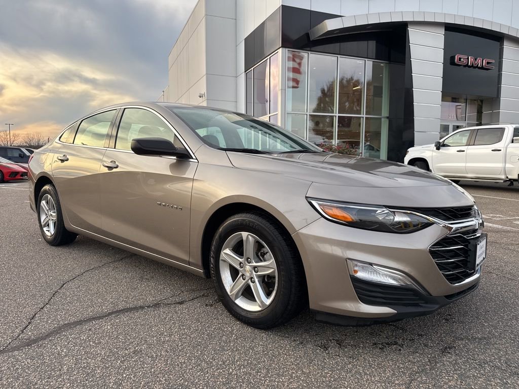 2022 Chevrolet Malibu LS photo 2