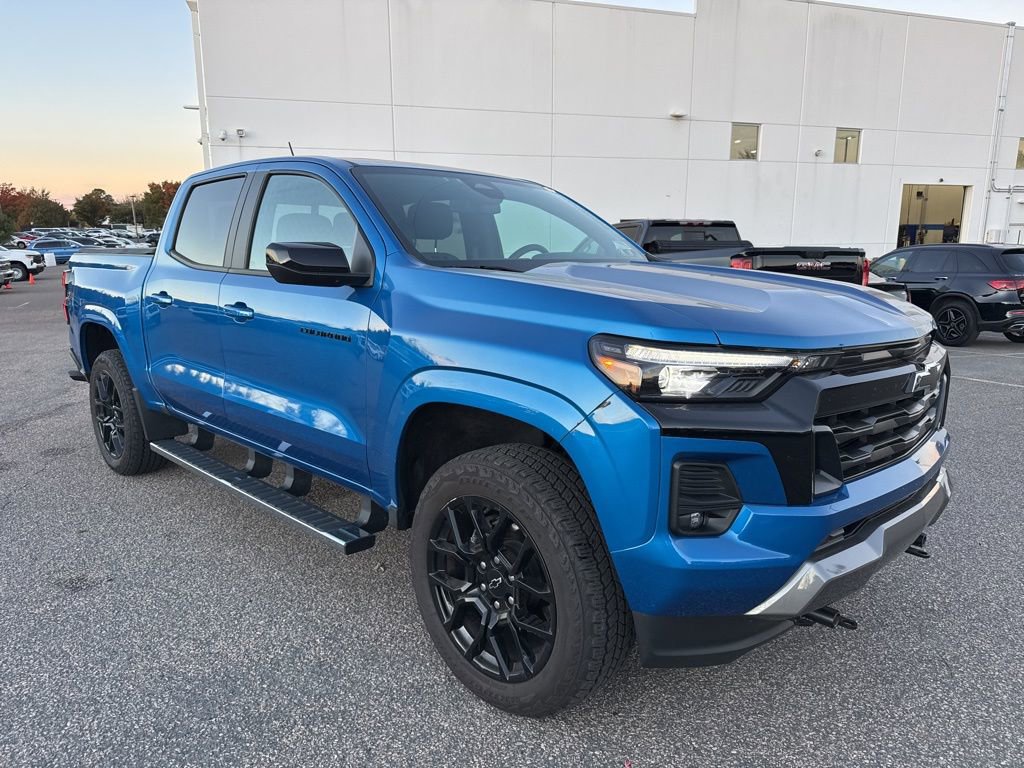 2024 Chevrolet Colorado Z71 photo 2