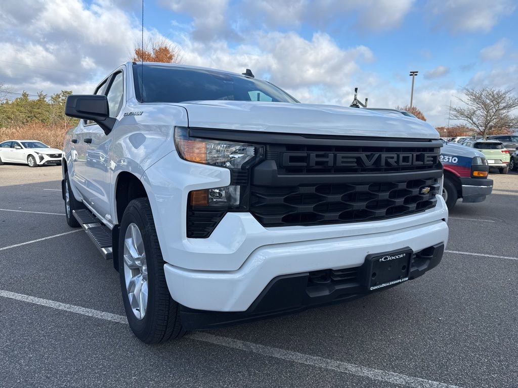2023 Chevrolet Silverado 1500 Custom photo 2