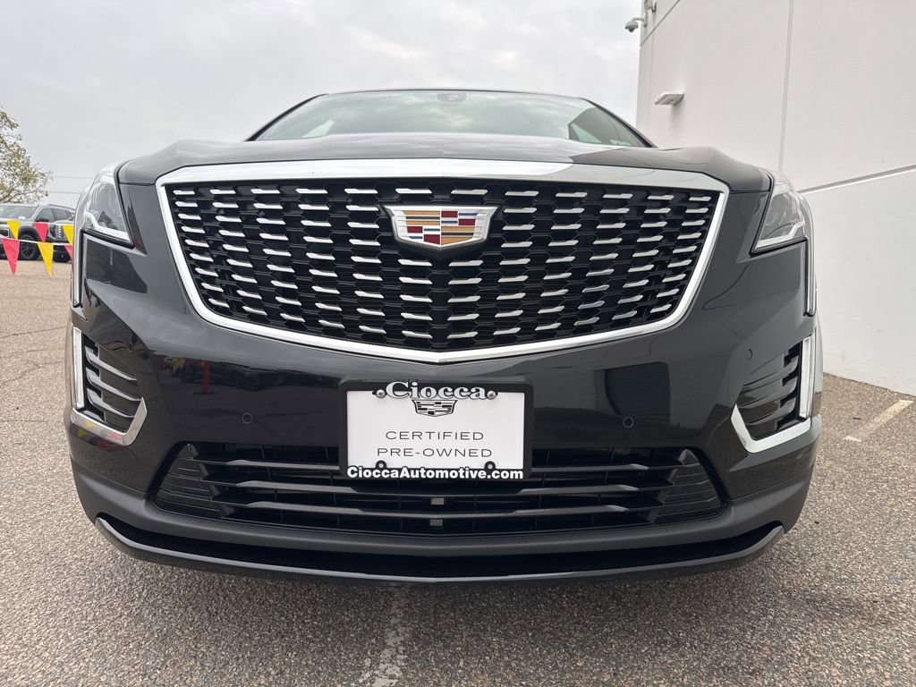 2023 Cadillac XT5 Luxury photo 2