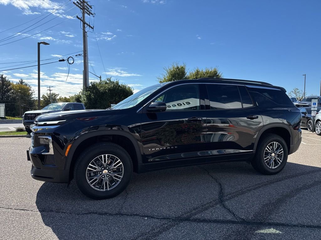 2024 Chevrolet Traverse photo 2