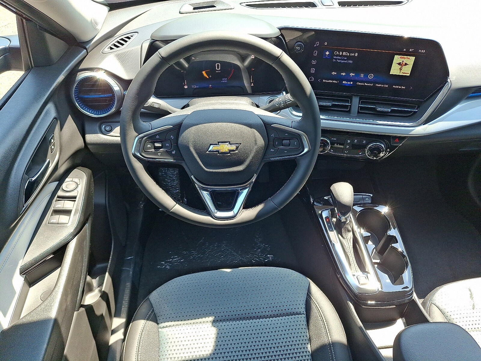 2025 Chevrolet Trax LT photo 2