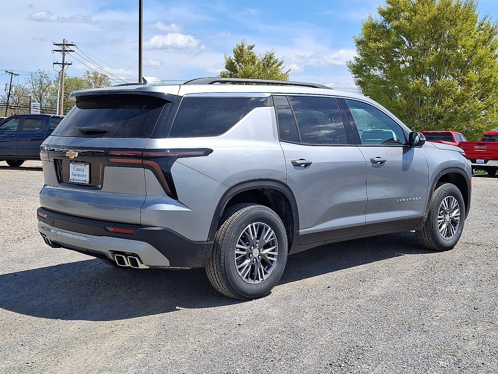 2025 Chevrolet Traverse photo 4