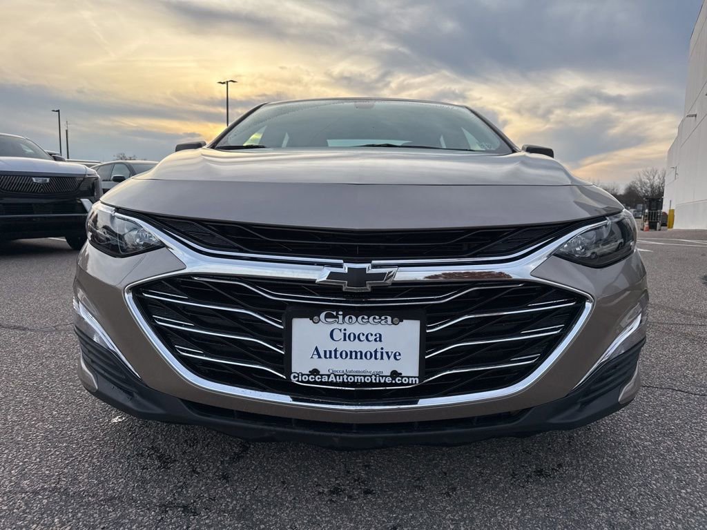 2022 Chevrolet Malibu LS photo 3
