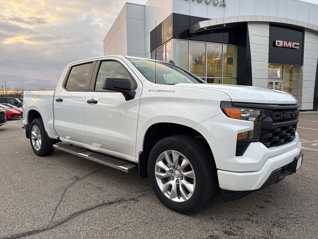 2023 Chevrolet Silverado 1500 Custom photo 2