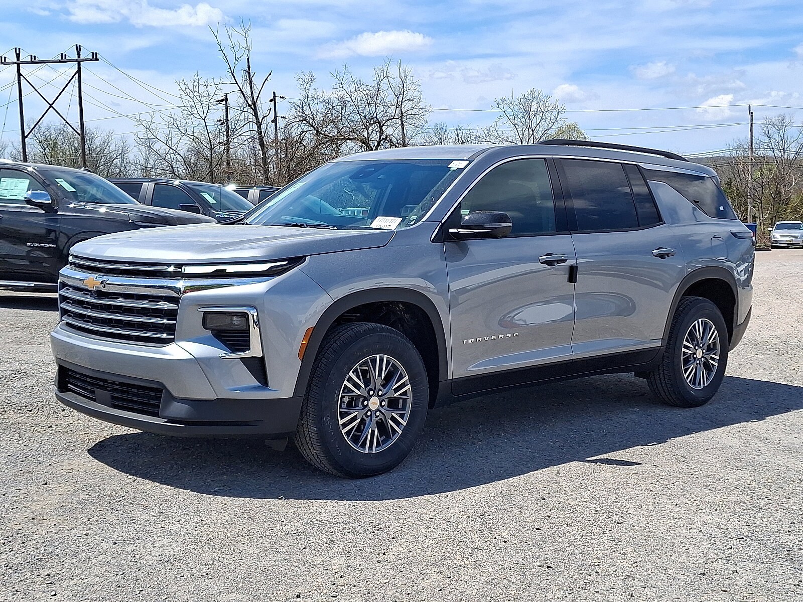 2025 Chevrolet Traverse photo 2