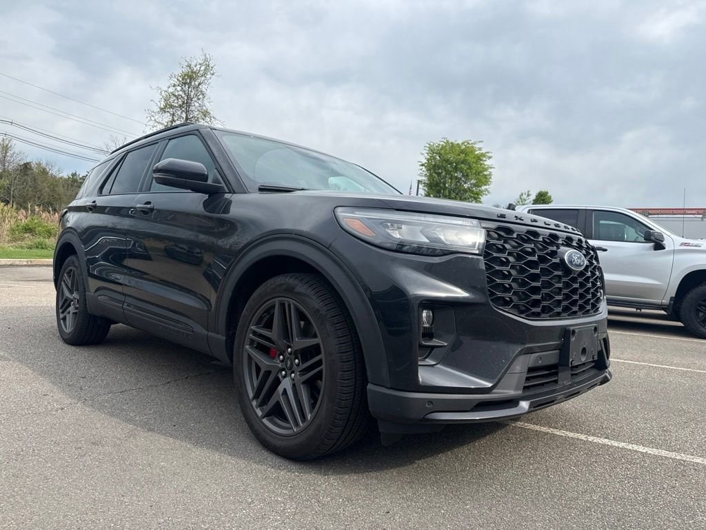 2025 Ford Explorer ST 4WD (PL535)'s photo