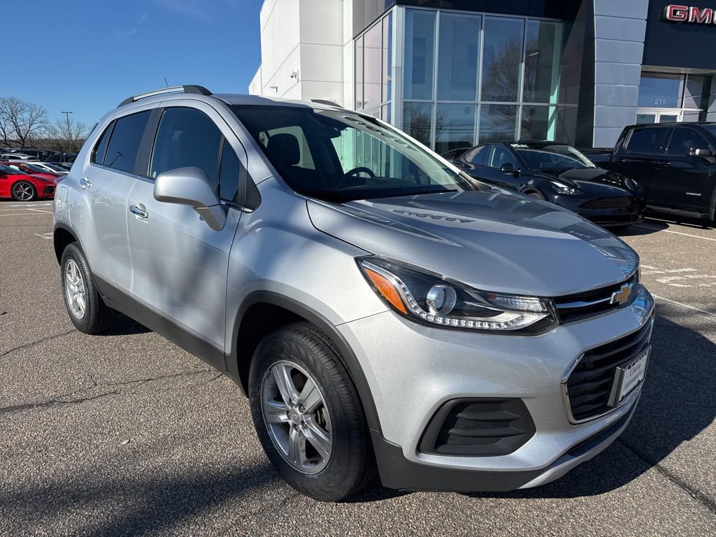 2020 Chevrolet Trax LT photo 2