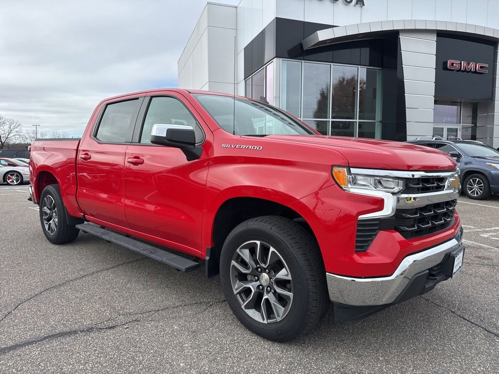 2022 Chevrolet Silverado 1500 LT photo 3