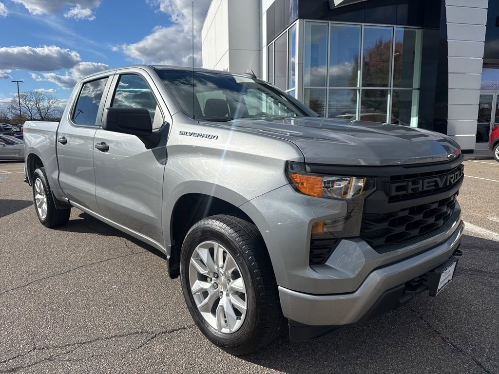 2023 Chevrolet Silverado 1500 Custom photo 3