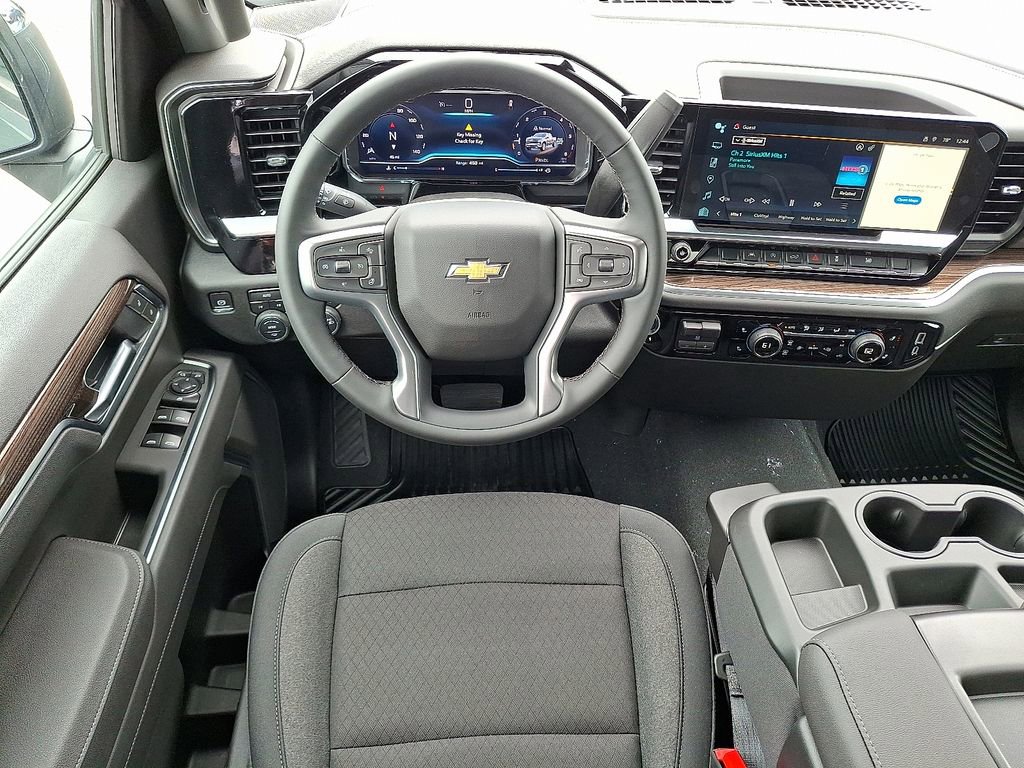 2025 Chevrolet Silverado 1500 LT photo 2