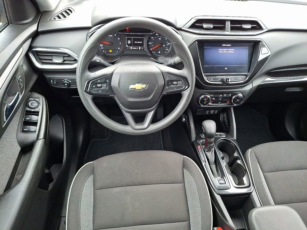 2023 Chevrolet Trailblazer LT photo 2