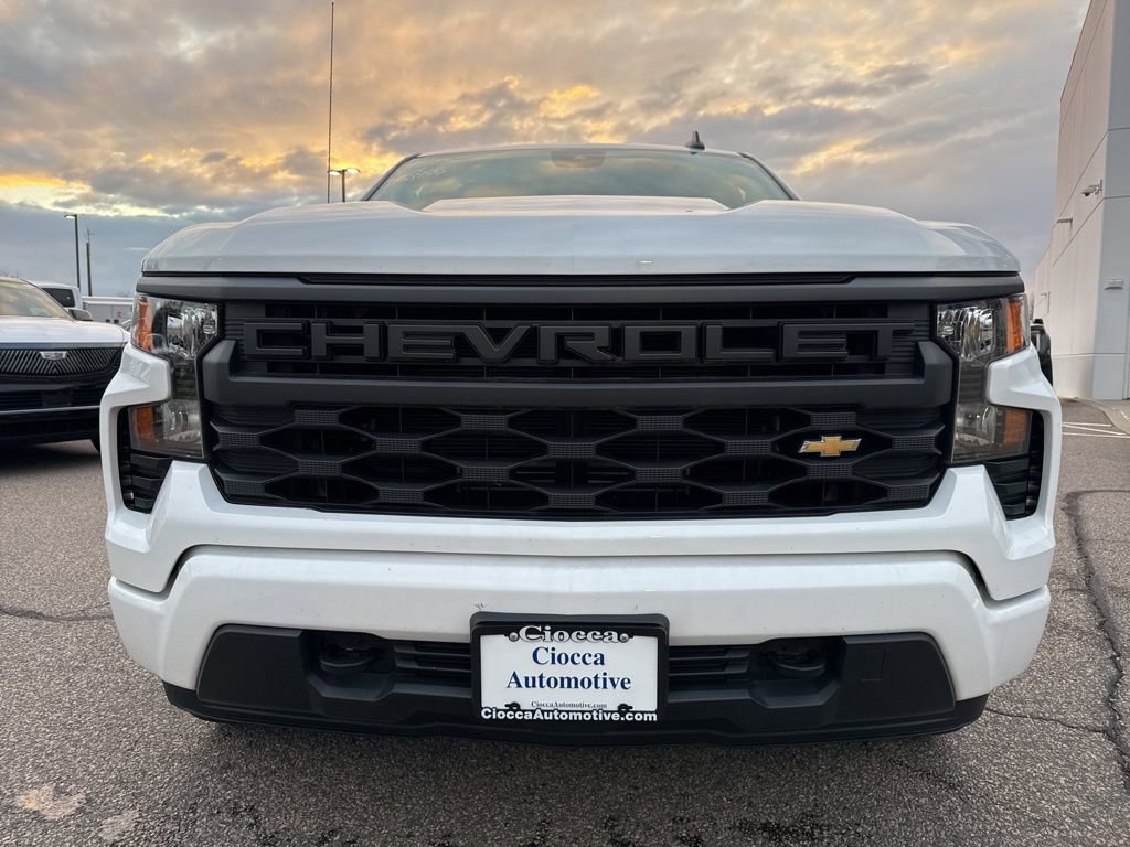 2023 Chevrolet Silverado 1500 Custom photo 3