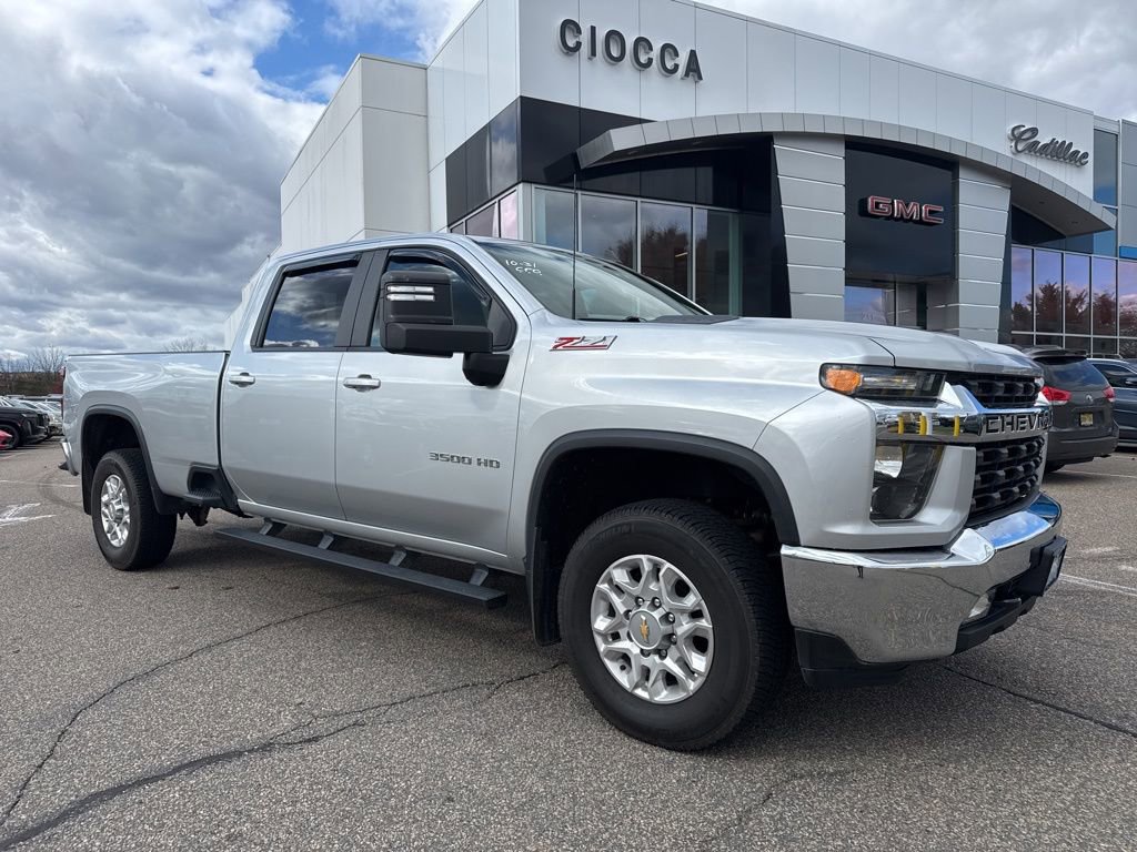 2022 Chevrolet Silverado 3500HD LT photo 2