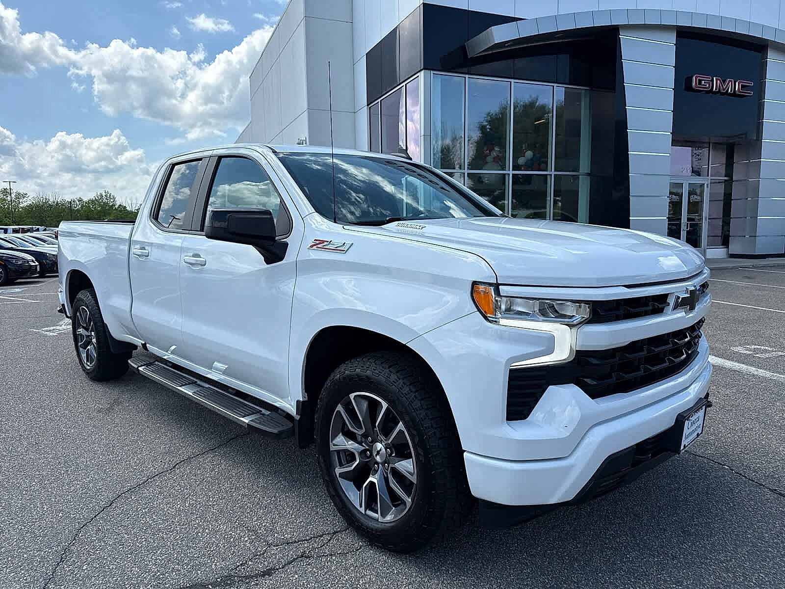 2022 Chevrolet Silverado 1500 RST photo 2