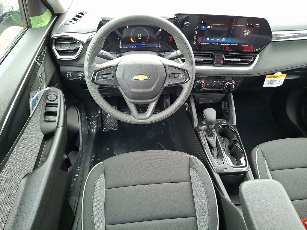 2026 Chevrolet Trailblazer LT photo 2