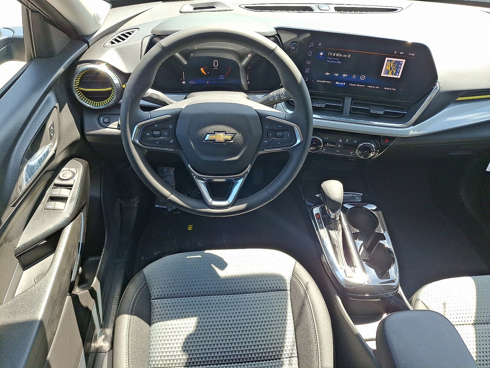 2025 Chevrolet Trax LT photo 2
