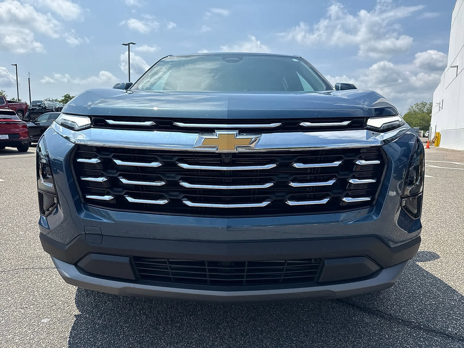 2025 Chevrolet Equinox LT photo 2