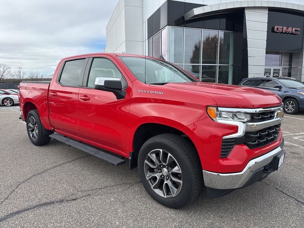 2022 Chevrolet Silverado 1500 LT photo 2
