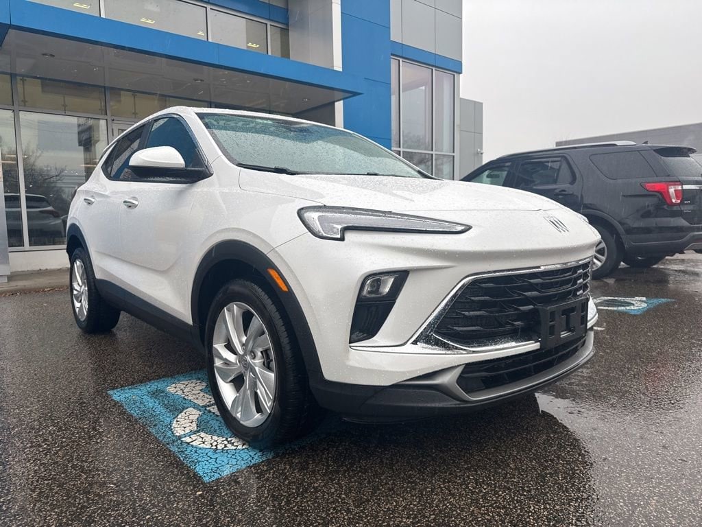 2024 Buick Encore GX Preferred's photo