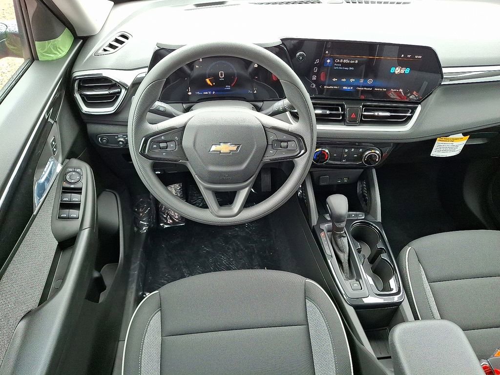 2026 Chevrolet Trailblazer LT photo 2