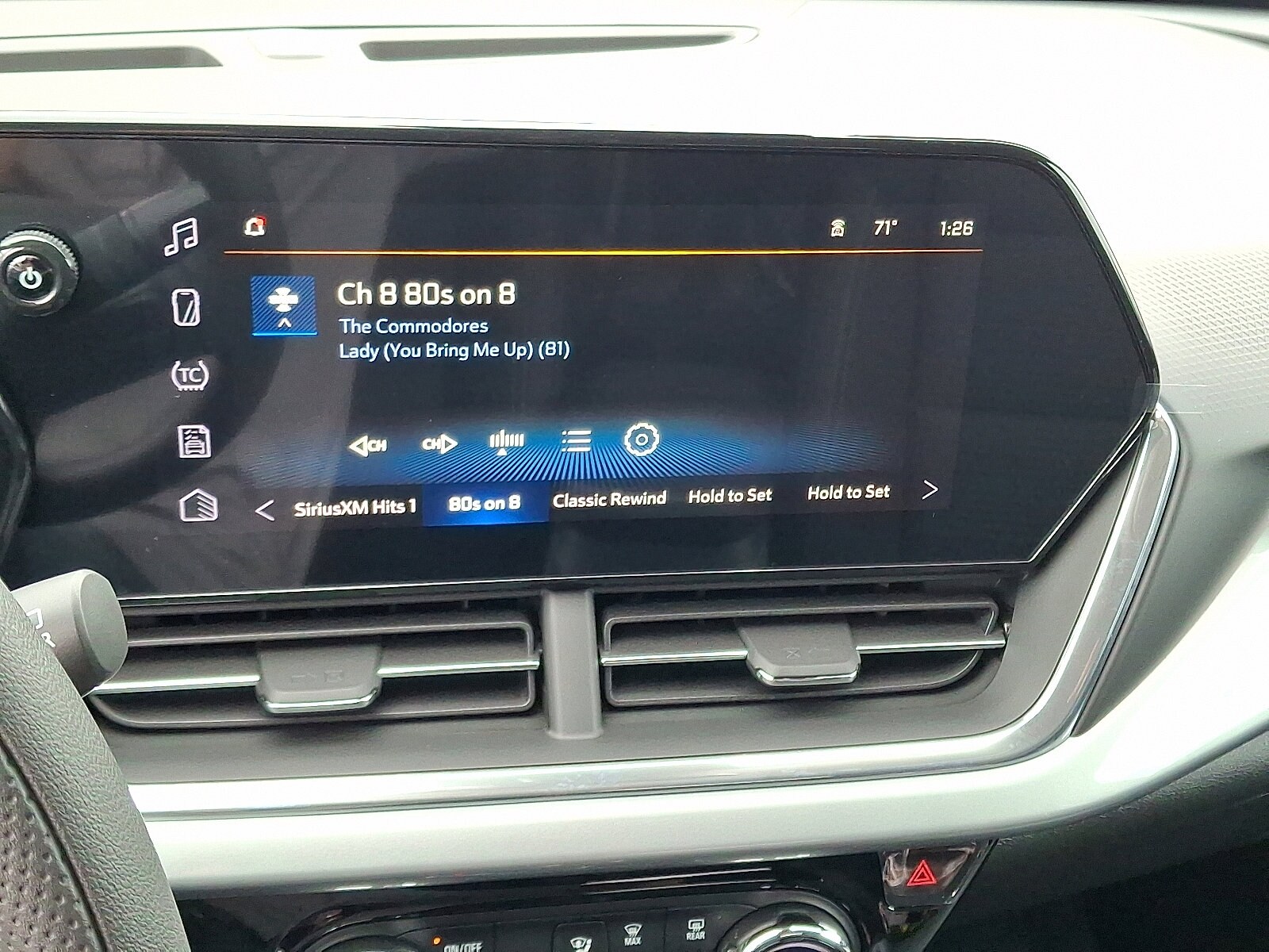 2025 Chevrolet Trax LT photo 3