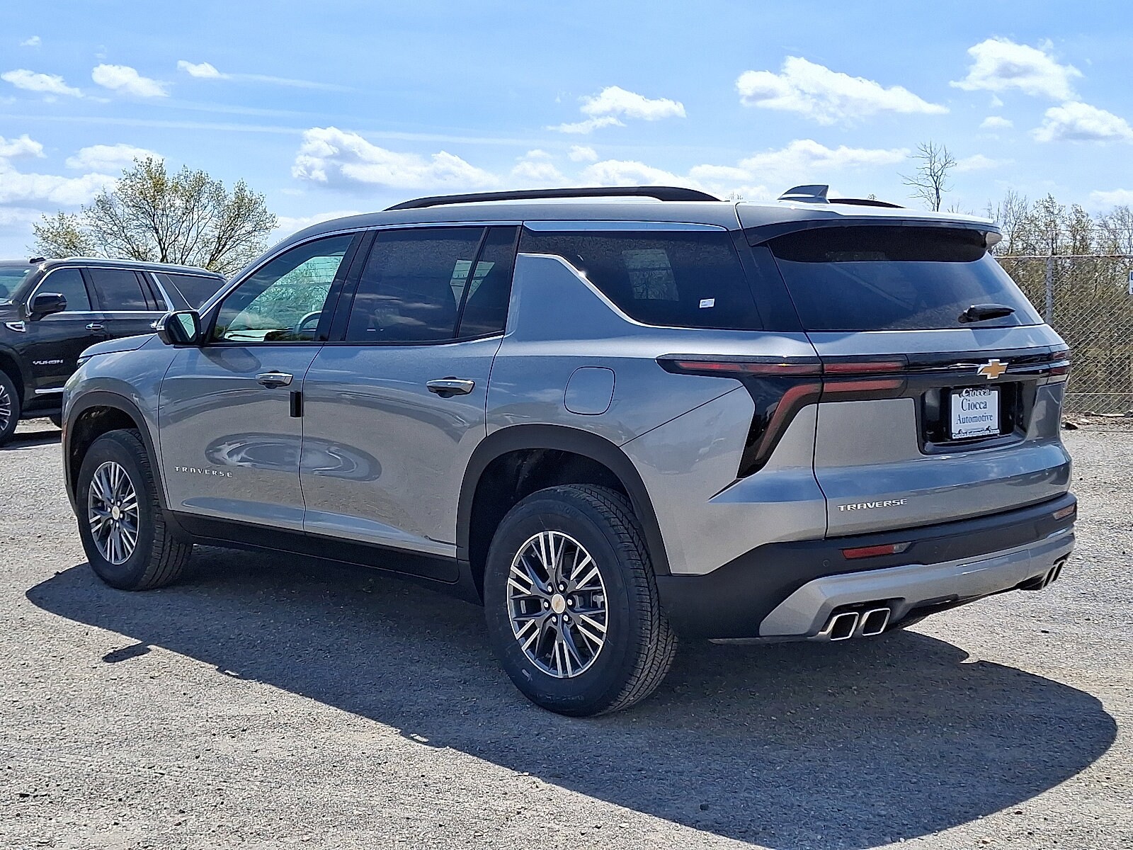 2025 Chevrolet Traverse photo 3