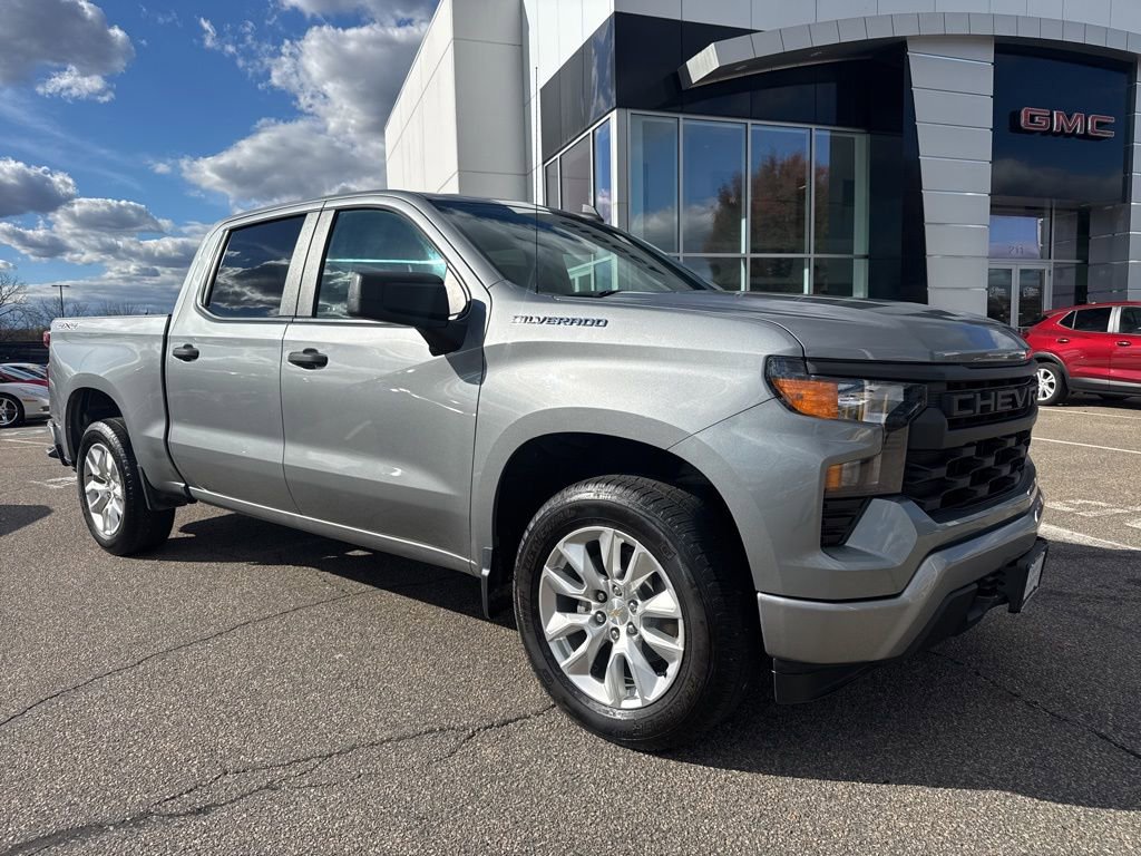 2023 Chevrolet Silverado 1500 Custom photo 2