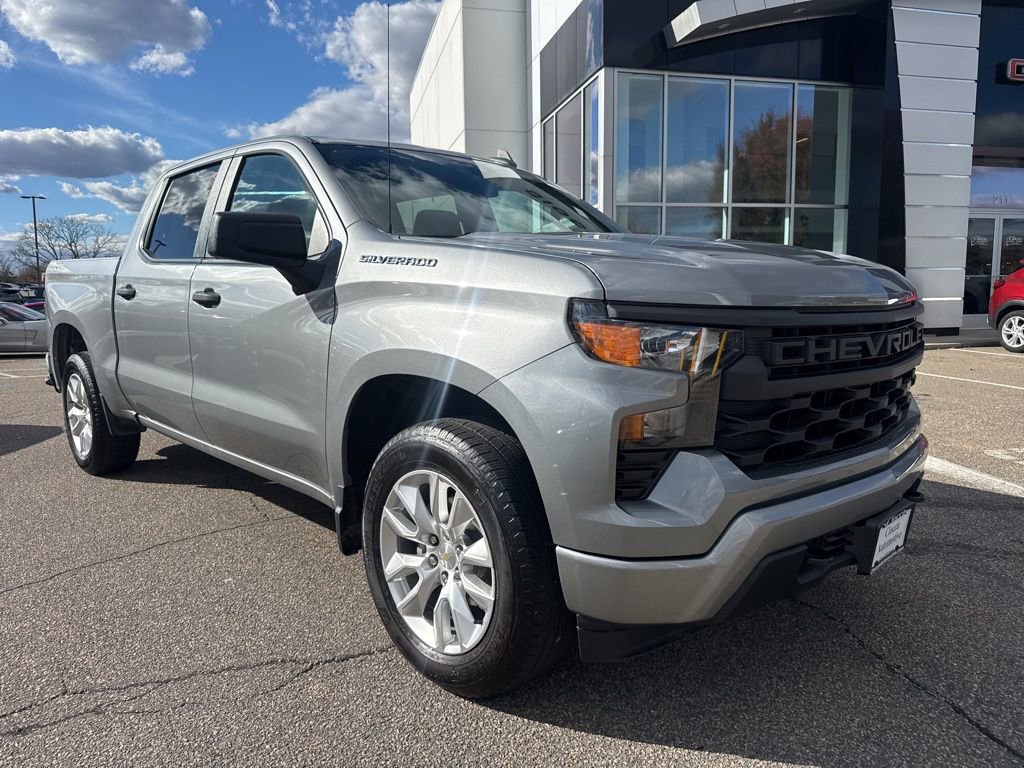 2023 Chevrolet Silverado 1500 Custom photo 4